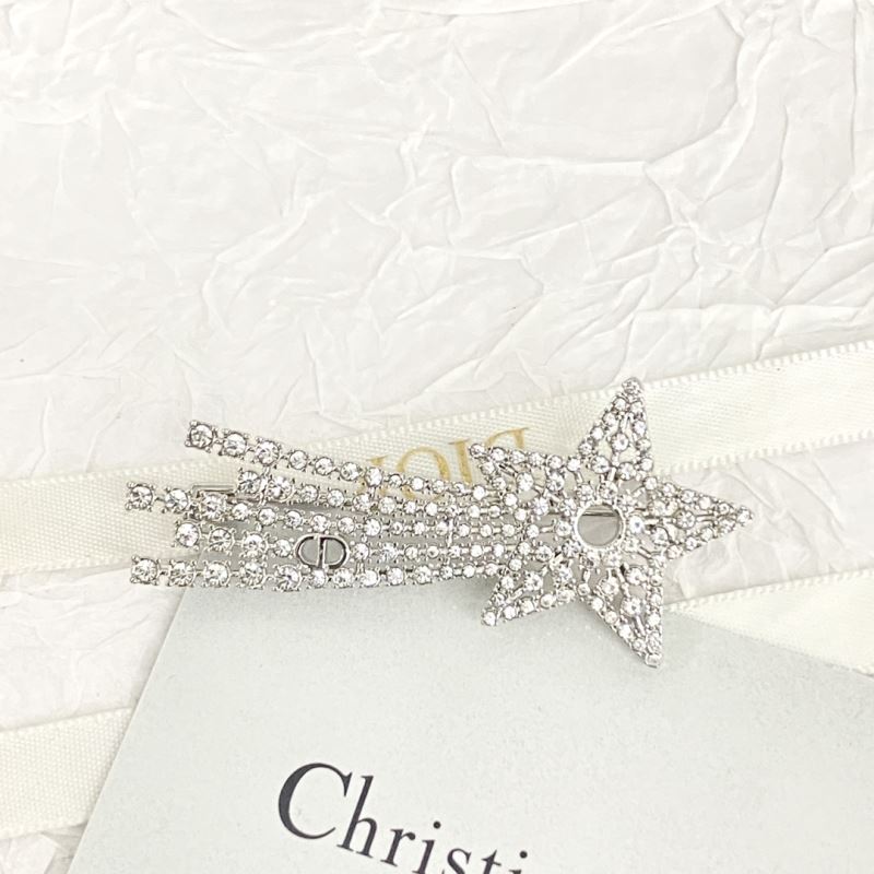 chr1st1an D10r brooches